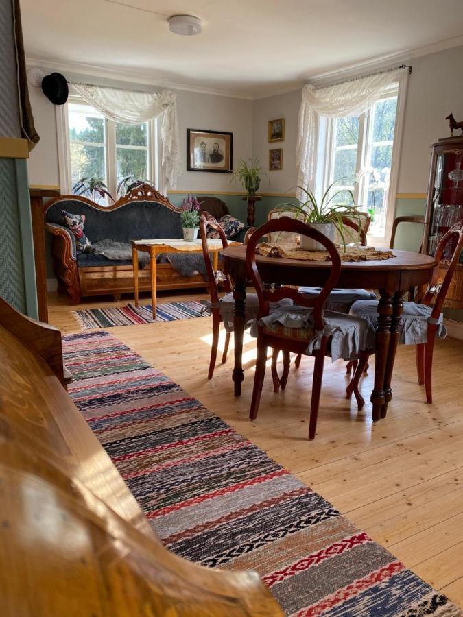 Bjoersjoeas Vildmark - Room In The Main House Olofstorp Екстериор снимка