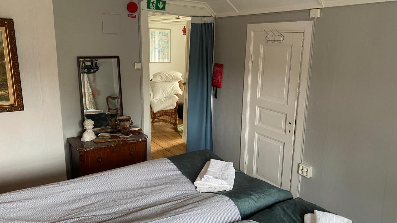 Bjoersjoeas Vildmark - Room In The Main House Olofstorp Екстериор снимка